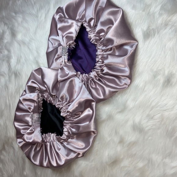 Lilac custom made bonnets - Picture 2 of 3